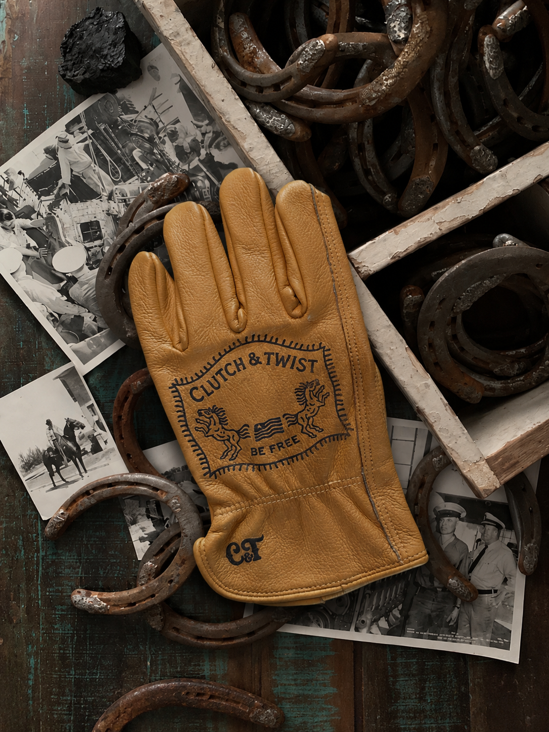 Freedom western riding glove detail
